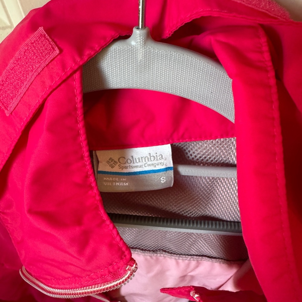 Columbia Women’s Pink rain Jacket - Picture 3 of 3